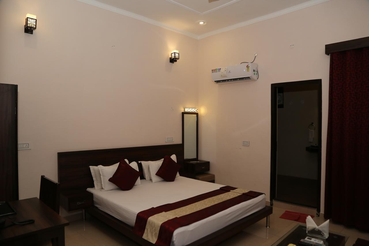 Gulmohar Sariska Resort Bairat Екстер'єр фото