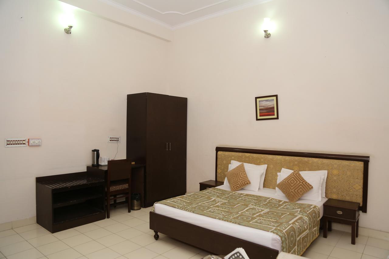 Gulmohar Sariska Resort Bairat Екстер'єр фото