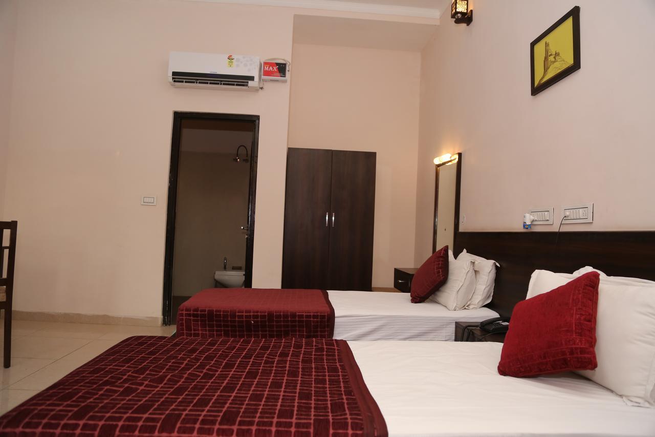 Gulmohar Sariska Resort Bairat Екстер'єр фото